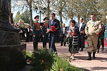 Евгений Куйвашев в День солидарности в борьбе с терроризмом принял участие в открытии памятника герою-уральцу