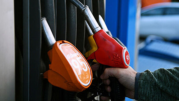В ФАС ожидают снижения цен на топливо в Крыму после запуска железнодорожной части моста