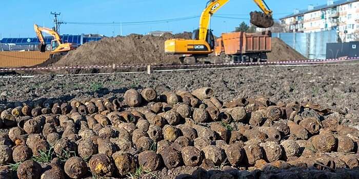 В Краснодарском крае во время строительства дома рабочие обнаружили около 700 боеприпасов времен ВОВ