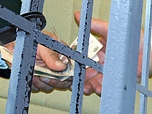 Начальника отдела омского УМВД приговорили к семи годам колонии за взятку в 28 млн рублей