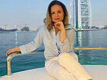 «Яхта. Парус»: Проскурякова в белых брюках и блузке отправилась на морскую прогулку