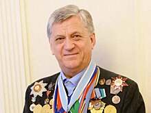 Тихонов о Губерниеве: «Не обладая внешностью Алена Делона, он все равно лезет на экран крупным планом. И не надо махать руками и трясти головой»