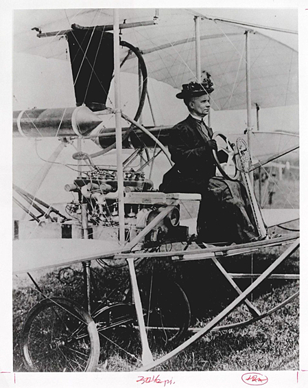 Эмма Лилиан Тодд. Первая женщина-конструктор самолетов. Эмме отказались выдавать лицензию, но ее изобретения успешно поднимались в воздух.