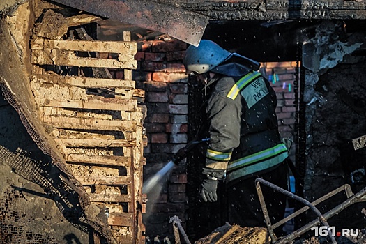 В Неклиновском районе сгорел двухэтажный дом: есть жертвы