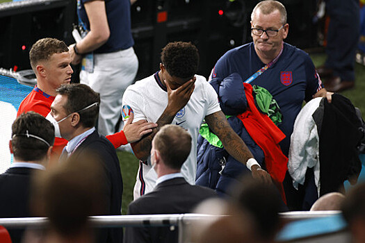 Английские футболисты подозреваются в расистских оскорблениях в адрес игроков сборной