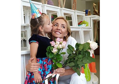 Татьяна Навка опубликовала снимки с шикарного дня рождения младшей дочери