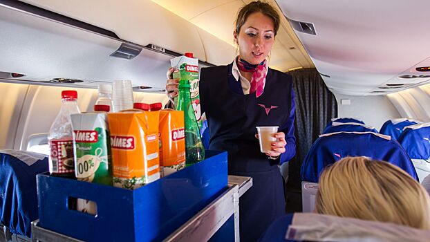 Бортпроводница рассказала, почему в самолете невкусная еда