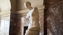 Почему у статуи Венеры Милосской нет рук