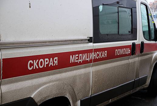 В Петербурге мужчина потушил снегом горящую женщину