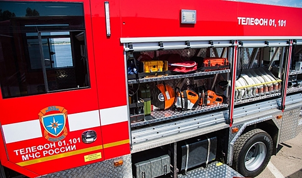 На юге Волгограда больше часа тушили пожар в двухэтажном доме