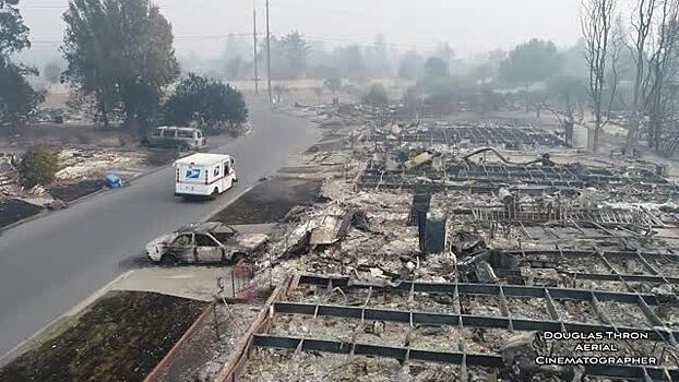 В ролике показали почти полностью сгоревший город в Калифорнии