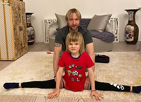 Евгений Плющенко показал, как с сыном прыгает на скакалке в коньках
