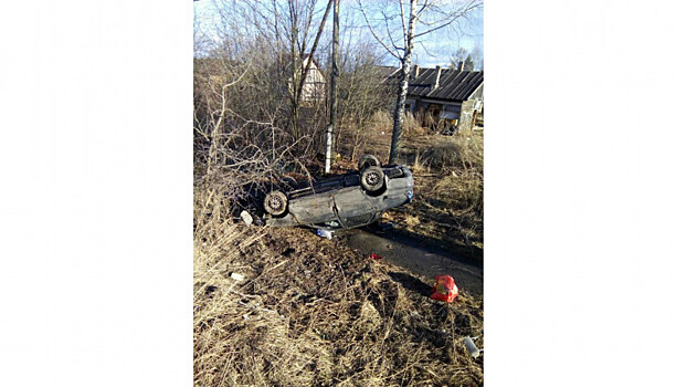 На въезде в Чалну «Лада» опрокинулась на крышу, уходя от преследования