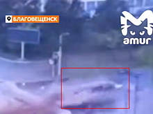 В Благовещенске водитель перелетел через разрытую дорогу, скрываясь от полиции