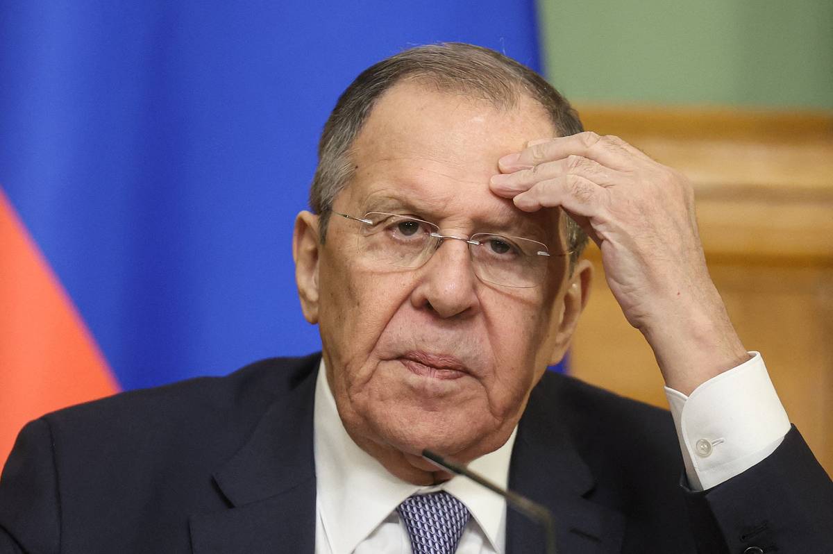 Лавров в шутку пригрозил мешавшему ему журналисту оружием