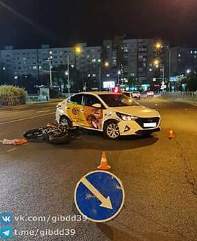 В Калининграде столкнулись легковушка и мотоцикл, 24-летний байкер умер в больнице