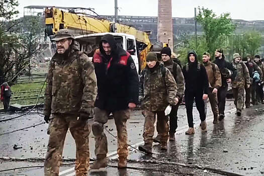 «Солдаты поняли, что Киев их бросил и не собирается спасать». Почему сдается «Азовсталь»