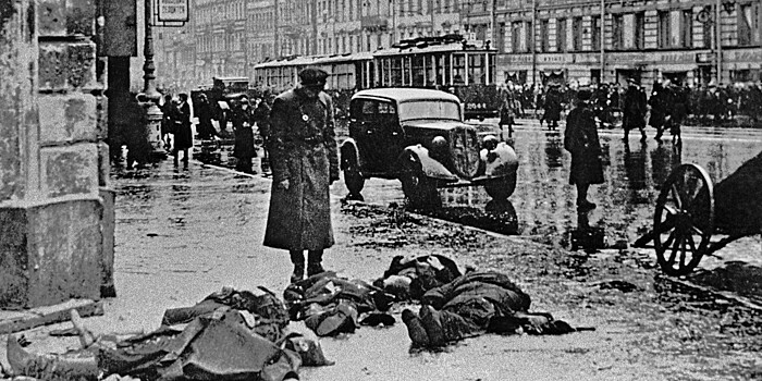 Петербуржцы почтили память героев в 80-ю годовщину окончания Ленинградской битвы