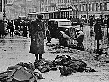 Петербуржцы почтили память героев в 80-ю годовщину окончания Ленинградской битвы