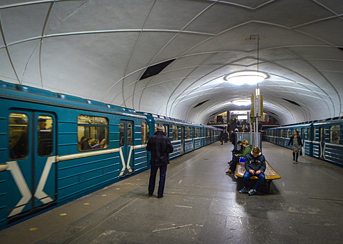 Названы проигравшие от замены светильников станции московского метро