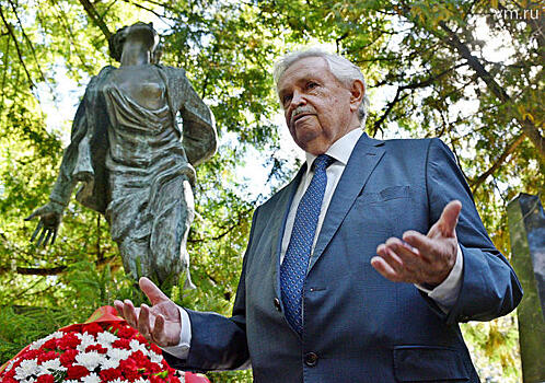 Памятник советской партизанке нужен не мертвым, а живым