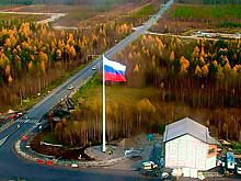 На Карамовском посту установили один из самых высоких флагштоков на Ямале