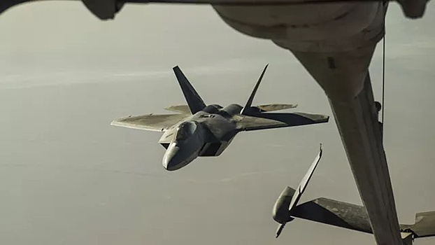 В США рассказали об опасной задаче F-22 в Польше