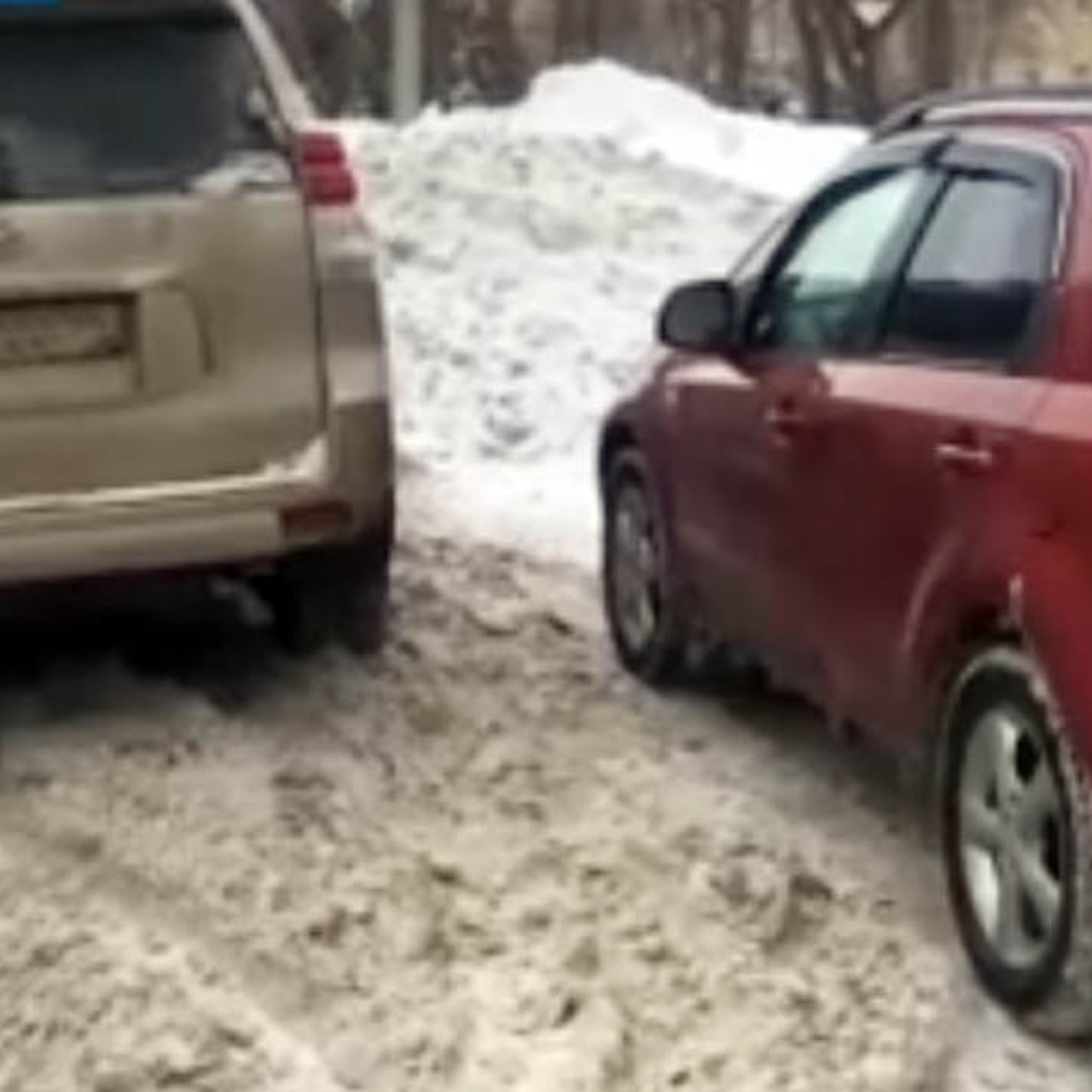 Конфликт из-за правил парковки разгорелся у новосибирских автовладельцев -  Рамблер/авто