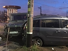 Geländewagen протаранил несколько машин на железнодорожном переезде в Петербурге. Видео