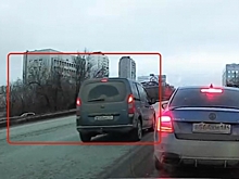 В Волгограде на видео сняли, как водитель скрыл номера и поехал по встречке