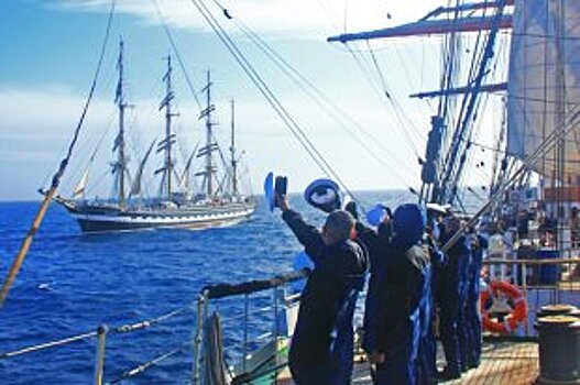 Во Владивостоке проводили в трансарктическую экспедицию барк "Седов"