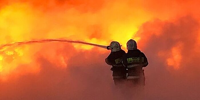 Пожар произошел на складе в Екатеринбурге