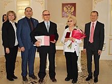 Еще пять пар из Октябрьского района Екатеринбурга получили знаки "Совет да любовь"