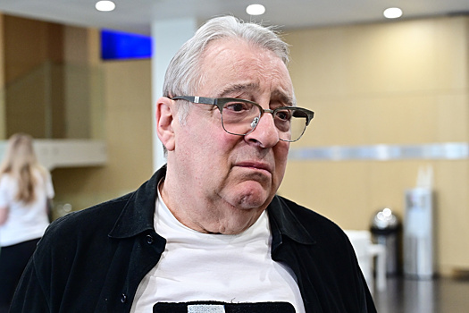 «Иди, я с тобой поговорю!»: Геннадий Хазанов набросился с кулаками на журналиста после вопроса о продаже недвижимости