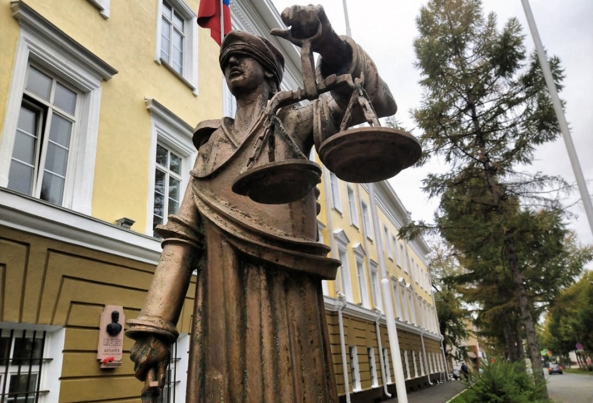 В Омске осудили мужчину, угрожавшего убийством женщине, которая кормила бездомных собак