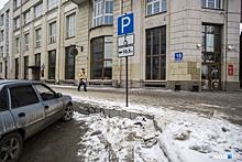 На Советской появилась парковка для инвалидов — отсюда массово эвакуируют машины нарушителей