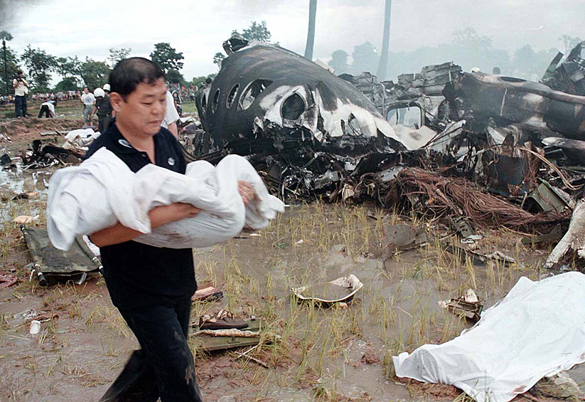 В 1997 в Камбодже, при заходе на посадку во время сильного ливня разбился Ту-134 вьетнамской авиакомпании. 