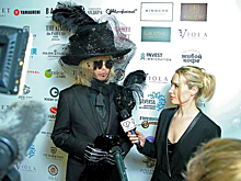 Дело в шляпе: дизайнеры с помощью звезд показали модные тенденции