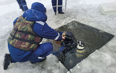В Брянске провалившихся под лед детей ищут с помощью 10 подводных камер