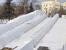 В Тынде дети остались без ледовой горки, мэр обвинила  работников спортшколы