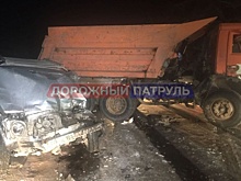 В Уфе КАМАЗ вылетел на встречку и врезался в «Ниву»