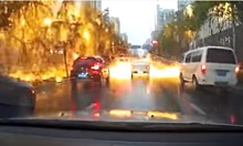 Удар молнии вызвал "огненный дождь" в Китае