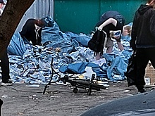 Уральская таможня прокомментировала гору выброшенных на помойку посылок