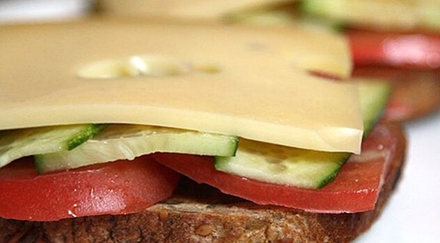 Медики рассказали об опасности сыра