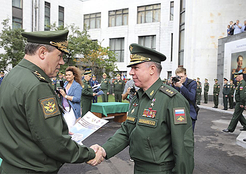 Руководящий состав военных округов повысит квалификацию в Академии Генштаба