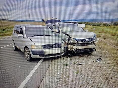 Два автомобиля столкнулись на трассе в Читинском округе