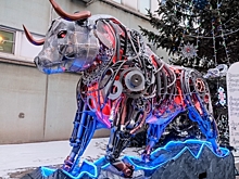 Сотрудники завода в Волжском создали к Новому году металлического быка