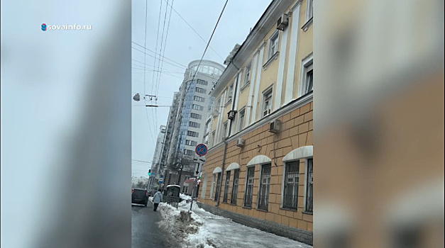 ЦУР Самарской области помогает расчищать крыши домов от снега и наледи