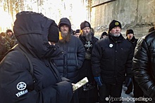 Бывшего схимонаха Сергия завели в суд под крики "Мы с тобой!"