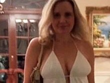 50-летняя женщина примерила откровенный наряд дочери и восхитила подписчиков